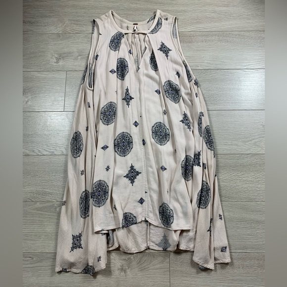 FREE PEOPLE “Tree Swing” Keyhole Tunic with Pockets - Picture 3 of 11